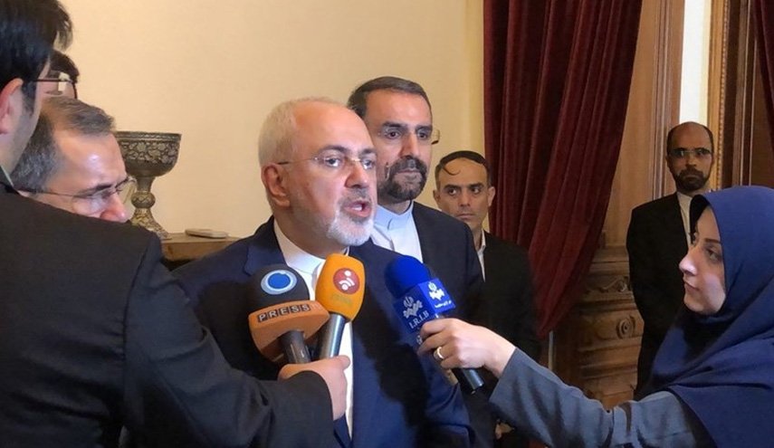 ظريف ينهي جولته بشأن الاتفاق النووي ويعود الى طهران