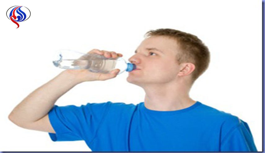 تعرف علی أضرار شرب الماء 
