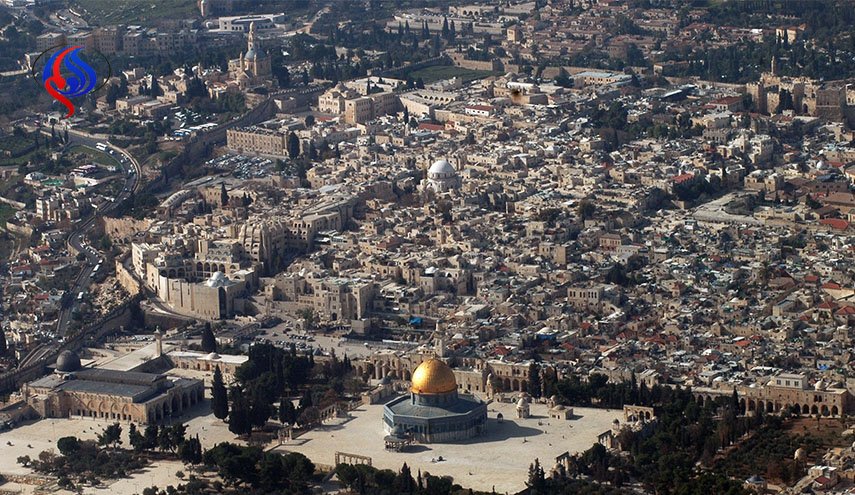 فلسطينيون يرمون بالبيض سيارة تقل وفدا اميركيا بالضفة