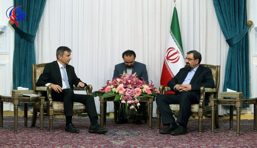 رضایی: ترامپ طبل توخالی است
