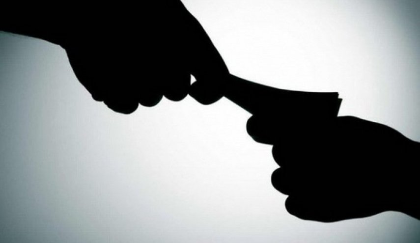اعتقال مجموعة كبيرة من المسؤولين المصریین لتلقيهم رشوة 