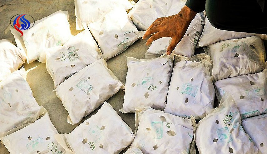 بالصورة... ملعب مفروش بالمخدرات في لبنان!