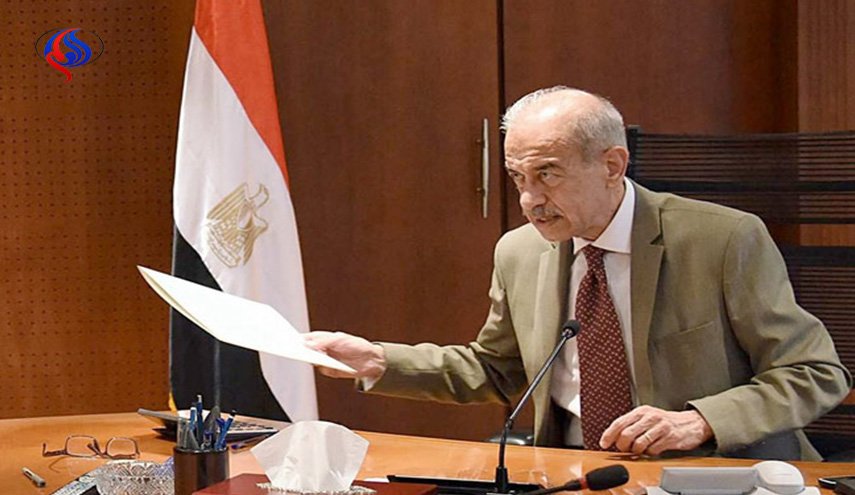  رئيس الوزراء المصري يتقدم باستقالة الحكومة إلى السيسي