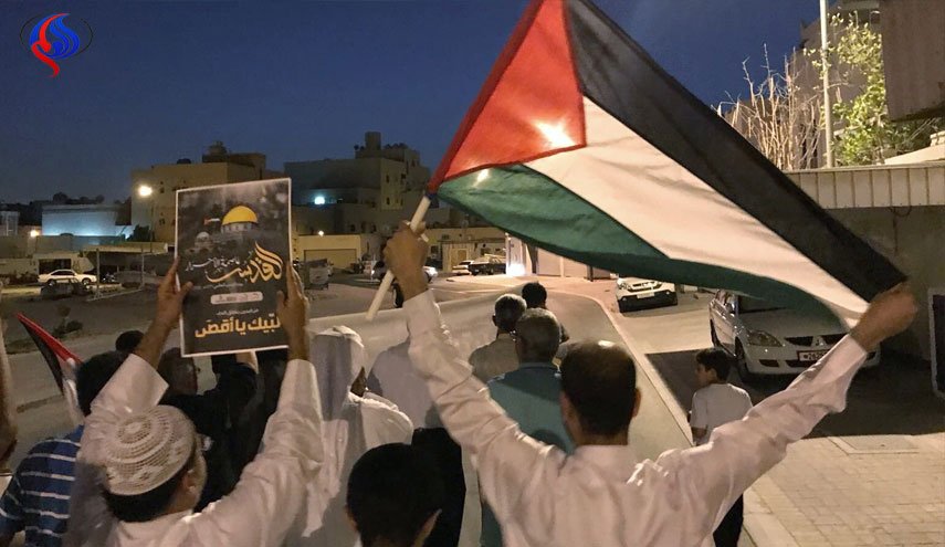 البحرينيون يخرجون فجراً في أولى تظاهرات يوم القدس
