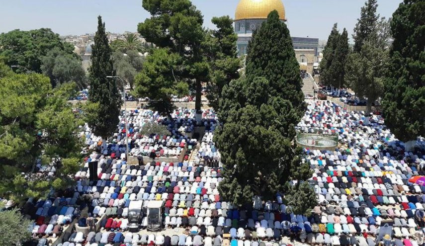 300 ألف مصل أدوا صلاة الجمعة في المسجد الأقصى 