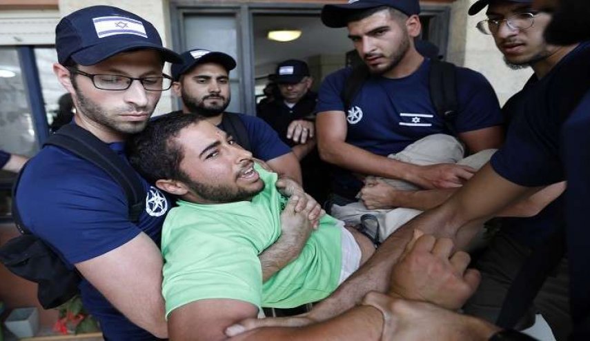 طرد مستوطنين إسرائيليين من منازل فلسطينيين بالضفة الغربية
