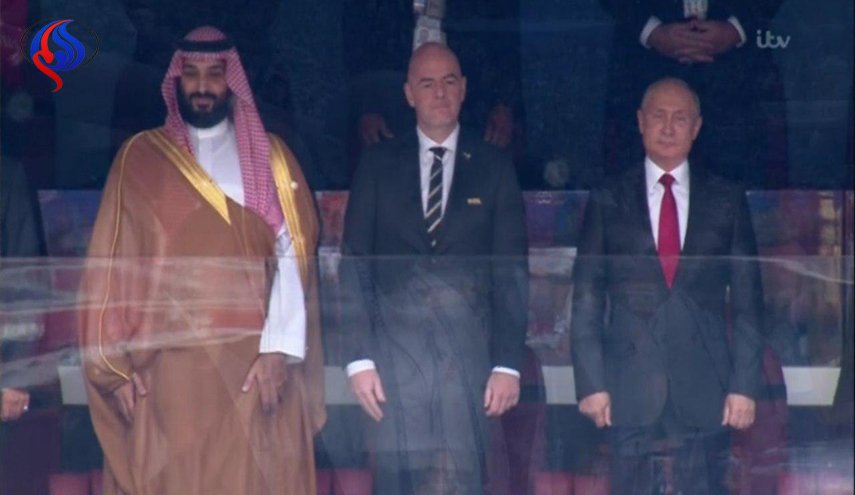 شاهد بالصورة ابن سلمان الى جانب بوتين بالمونديال