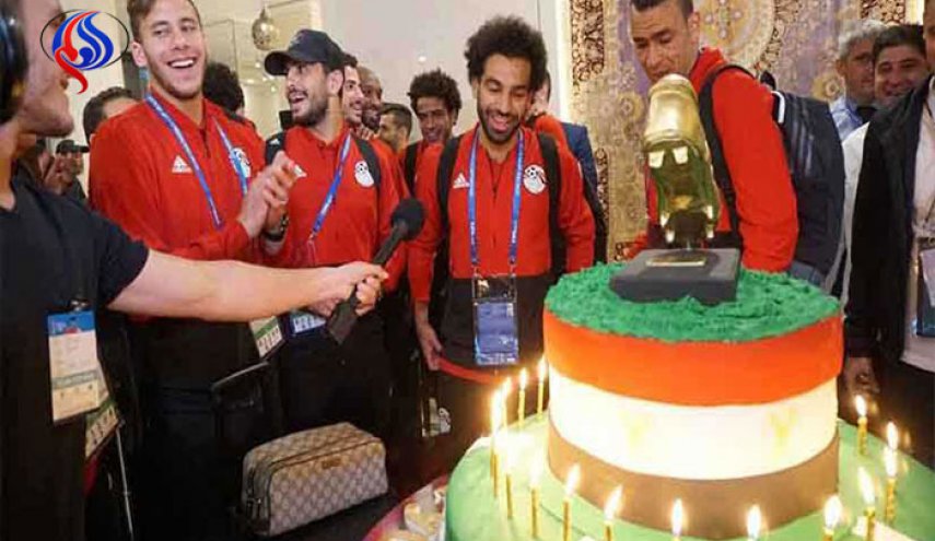 بالصور..فندق روسي يحتفـل بعيد ميلاد محمد صلاح!
