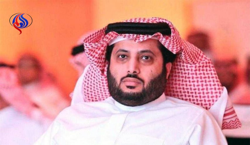 آل الشيخ يسخر من أداء المنتخب المصري في المونديال