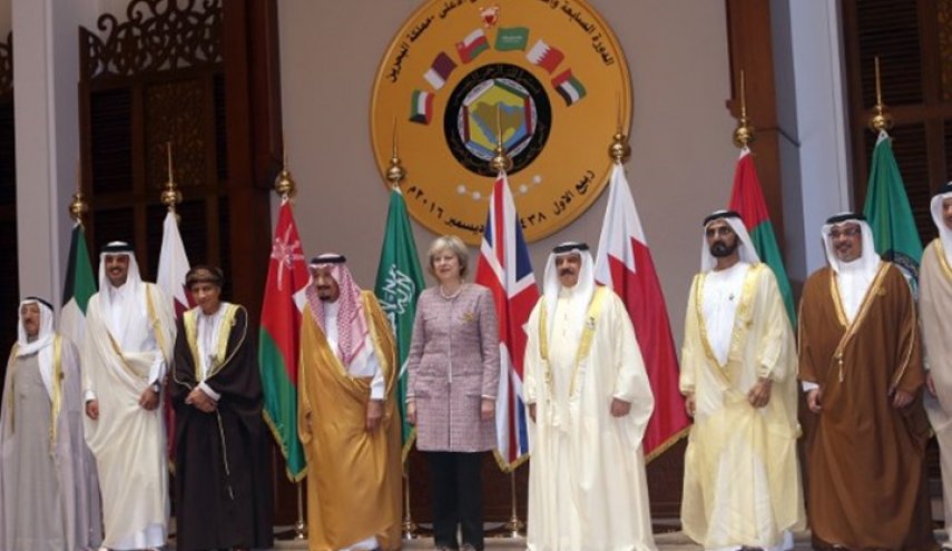 آل ثاني: الكويت دعت لاجتماع حول لأزمة الخليجية.. وهذه الردود
