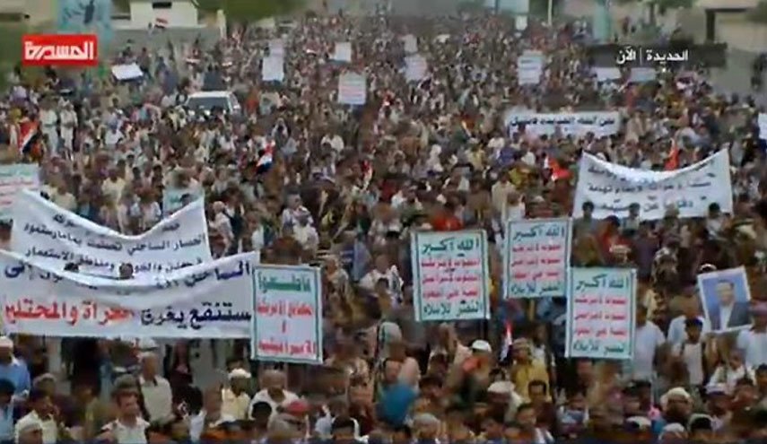 ابناء الحديدة يوجهون بياناً قوياً للعدوان السعودي بعد مسيرتهم الحاشدة