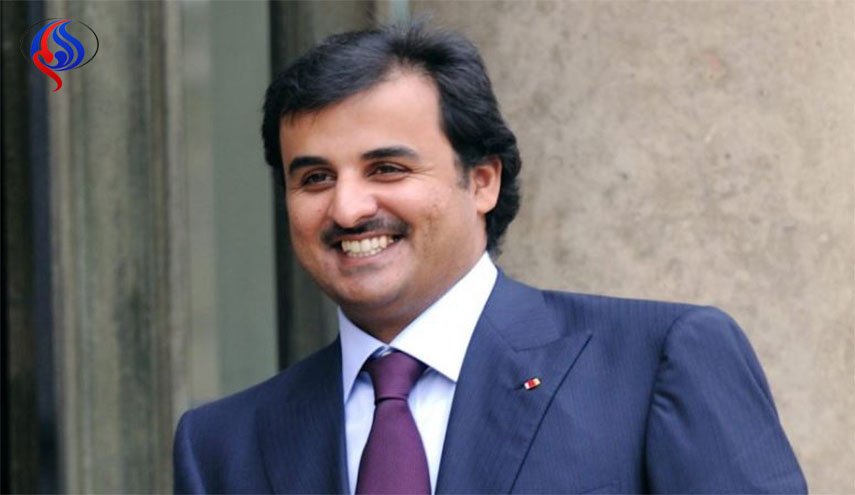 شاهد..امير قطر يشاهد مباراة البرازيل والمكسيك بالمعلب..من الى جانبه؟