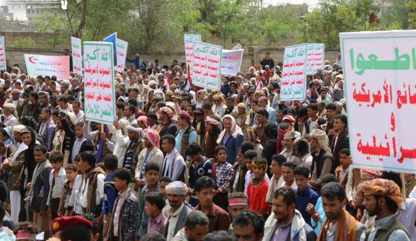 مسيرة  جماهيرية حاشدة بتعز تدعوا للنفير ضد العدوان السعودي