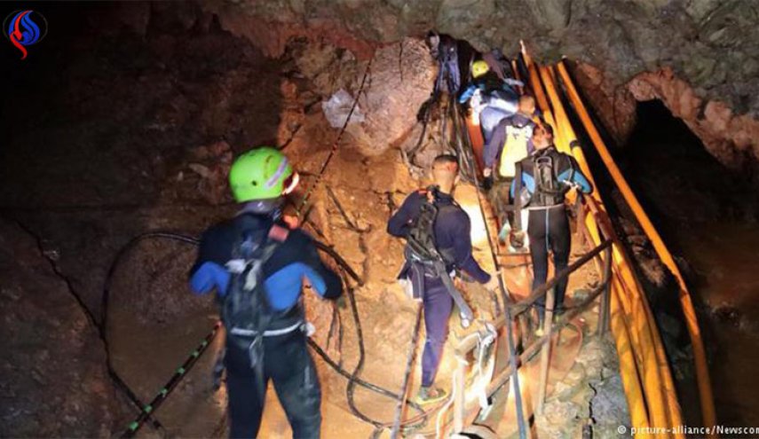 بعد إخراج 6 منهم.. كيف يتم إنقاذ 