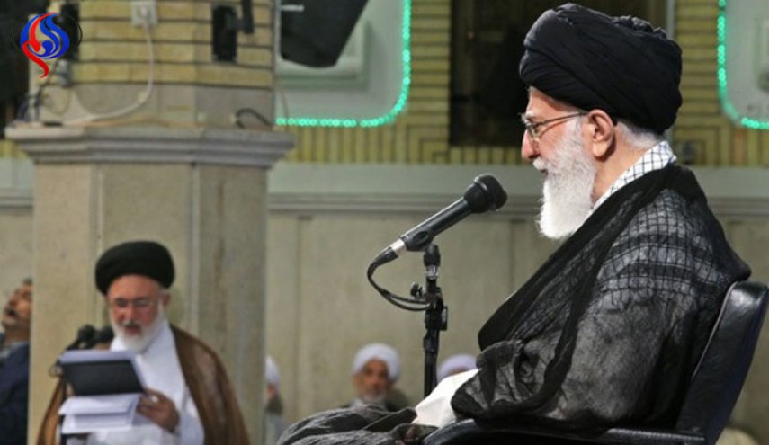 قائد الثورة الإسلامیة یستقبل القائمین على شؤون الحج