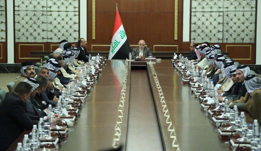 العبادي يلتقي اهالي النجف ويحذرهم من الخطر المحدق بهم