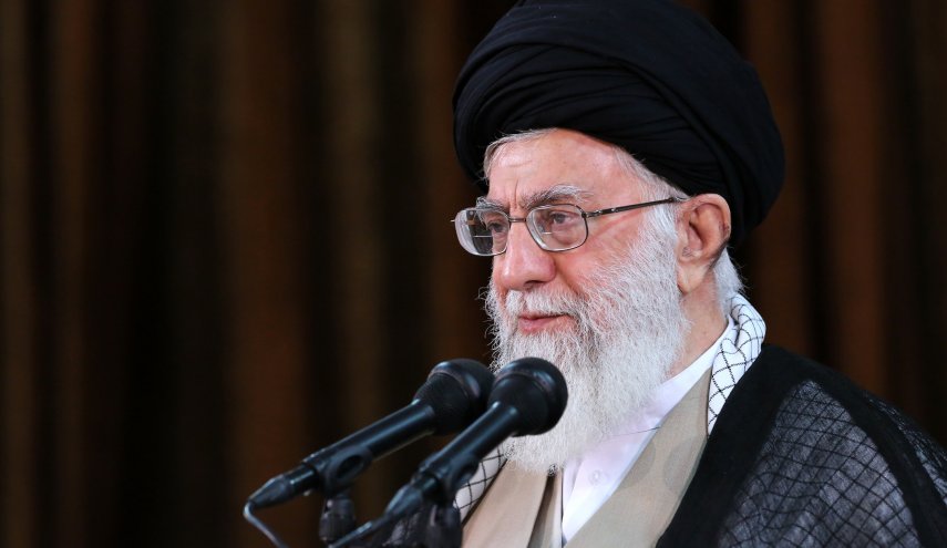 السيد الخامنئي يشدد على ضرورة معاقبة المفسدين