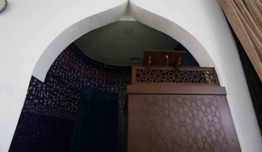 البحرينيون يرفضون التدخّل الرسمي بشأن الصلاة في جامع الإمام الصادق
