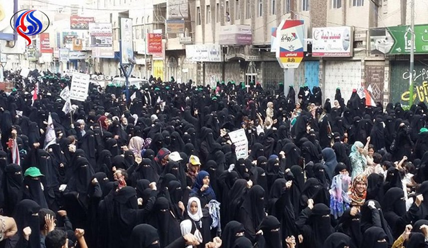 مسيرة نسائية بالعاصمة صنعاء تنديدا بجرائم العدوان وأدواته