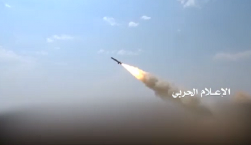 اطلاق صاروخ بالستي على مرتزقة العدوان بالساحل الغربي
