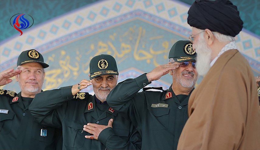 كاتب عراقي: ايران لن تركع مادام فيها الخامنئي وسليماني
