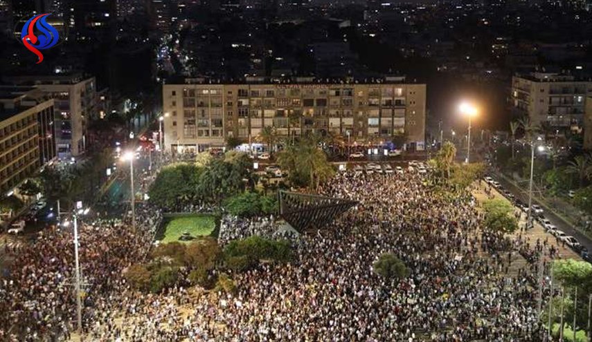 الفلسطينيون داخل الخط الأخضر يتظاهرون ضد قانون 