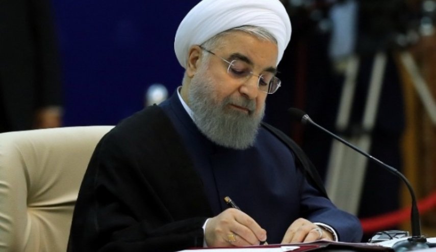 الرئيس الإيراني يهنئ بانتخاب رئيس وزراء باكستان الجديد