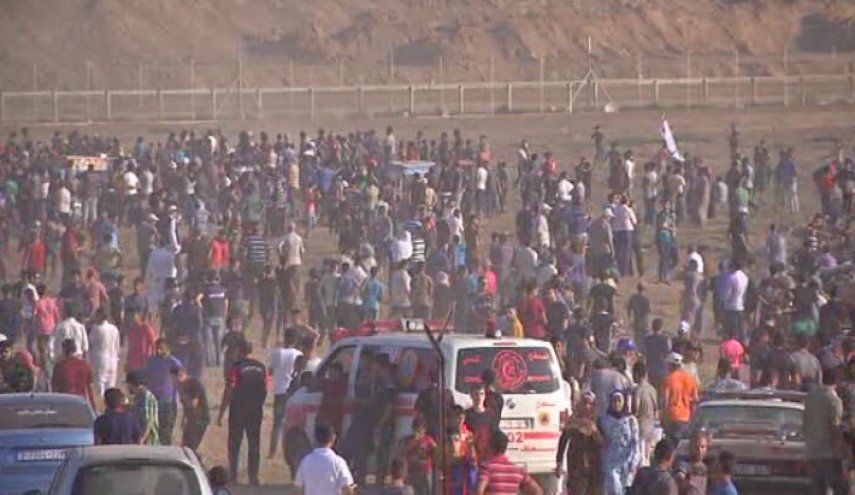 توافد آلاف الفلسطينيين الى شرق غزة في جمعة 