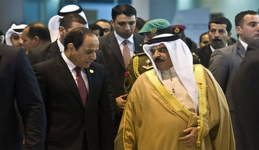 البحرين استقبلت السيسي على أنغام رأفت الهجان.. كيف فسرها المصریون؟!