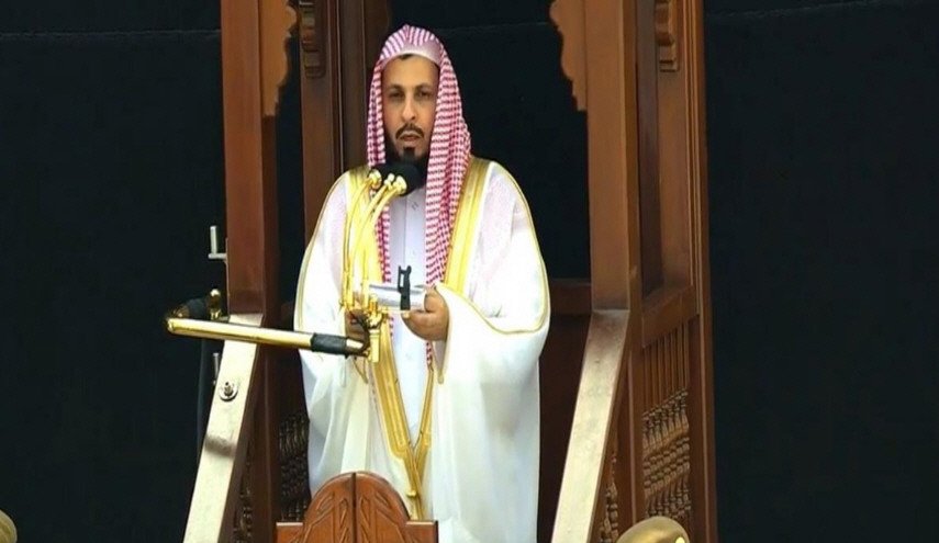 هكذا تتعامل السلطات السعودية مع إمام الحرم بمعتقله