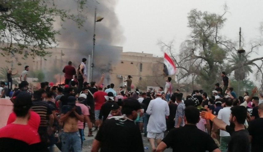 نائبة عن 
