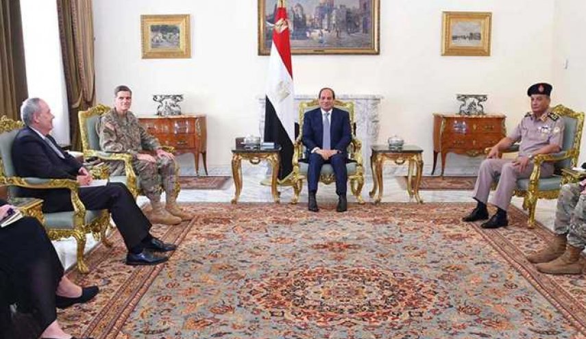 السيسي يبحث مع قائد القيادة المركزية الأمريكية أهمية العلاقات الاستراتيجية 