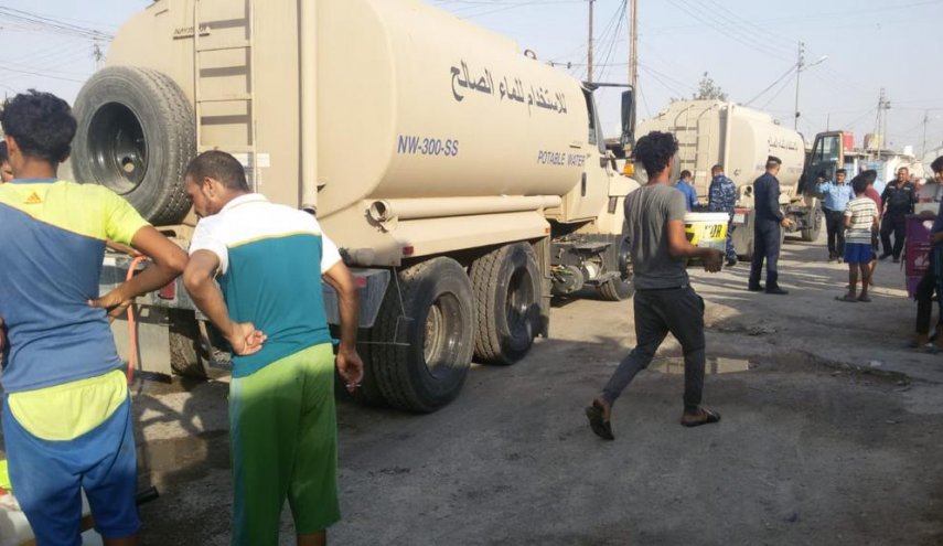 بالصور..الداخلية توصل مياه الشرب لأهالي البصرة