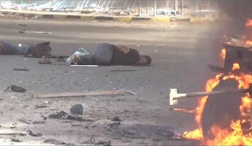 العدوان يرتكب مجزرة جديدة بالحديدة بالقنابل العنقوية