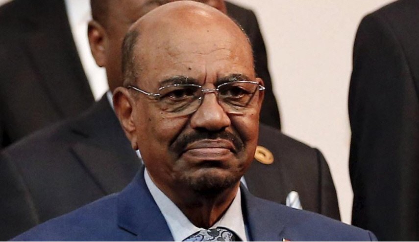 مفاجأة... لماذا قرر عمر البشير حل الحكومة؟
