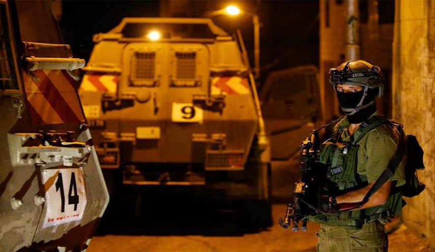 الاحتلال يعتقل 3 فلسطينيين من نابلس
