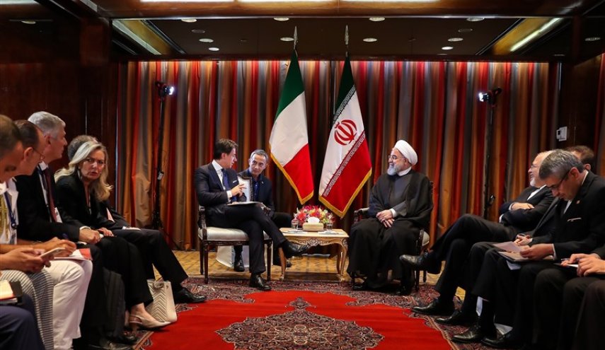 روحاني : طهران ترحب بتعزيز علاقاتها مع روما في كافة المجالات
