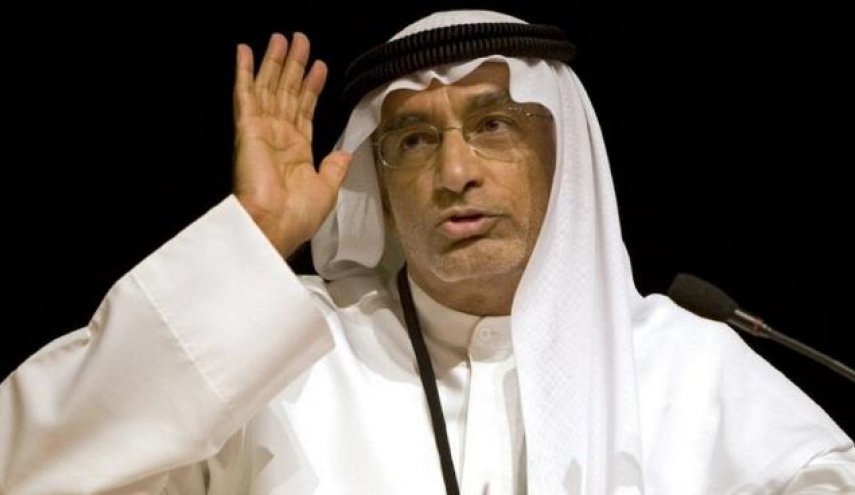 صحفية تلقن مستشار 