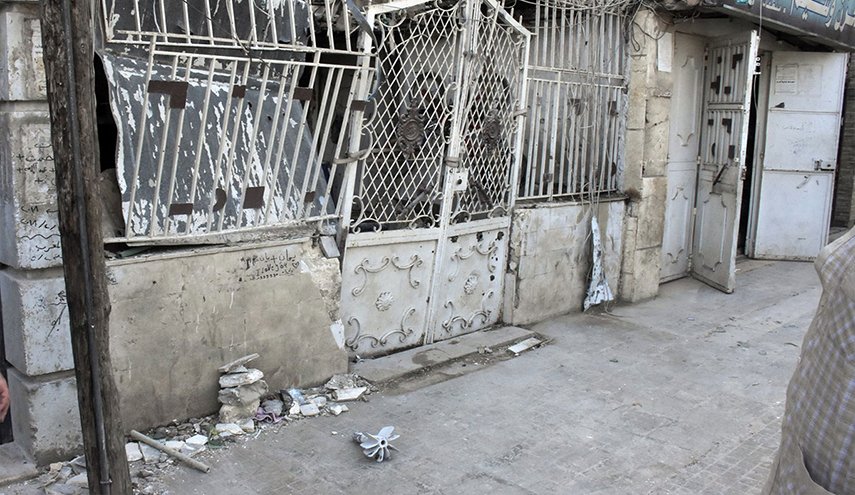 التنظيمات الإرهابية تعتدي بالقذائف على منازل المدنيين في حلب 