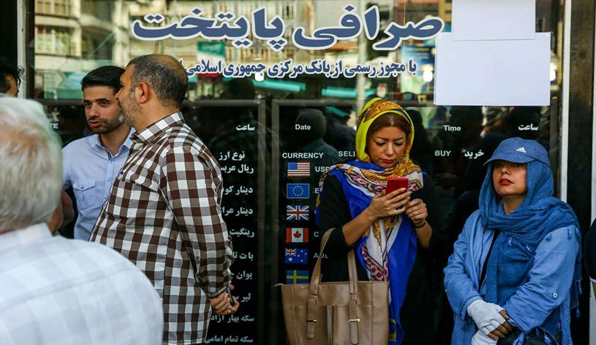 سقوط الدولار: تكهنات ترامب حول إيران إلى طريق مسدود