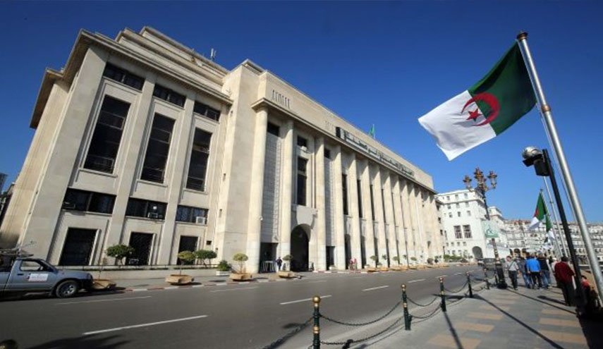 المجلس الشعبى الوطنى الجزائرى يجمد نشاطاته