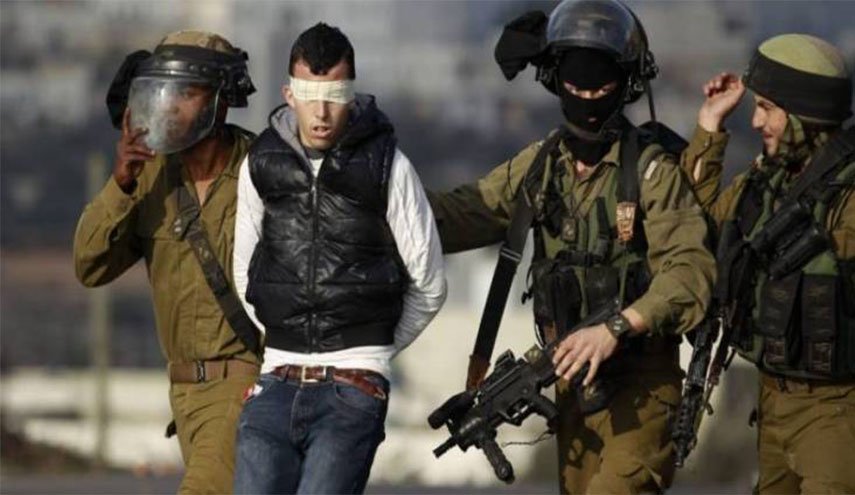 إصابة أربعة فلسطينيين واعتقال آخر في المزرعة الغربية  
