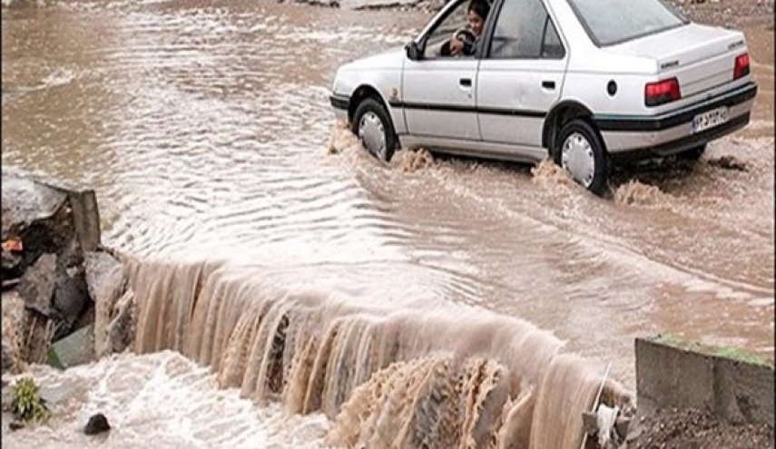امطار غزيرة تؤدي لسيول بـ 