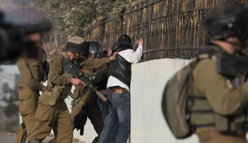حملة اعتقالات واسعة تطال 46 فلسطينيًا بالضفة والقدس

