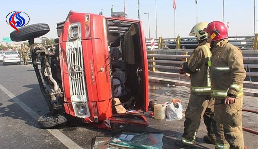 واژگونی مینی‌بوس در بزرگراه آوینی تهران/مصدومیت 15 نفر