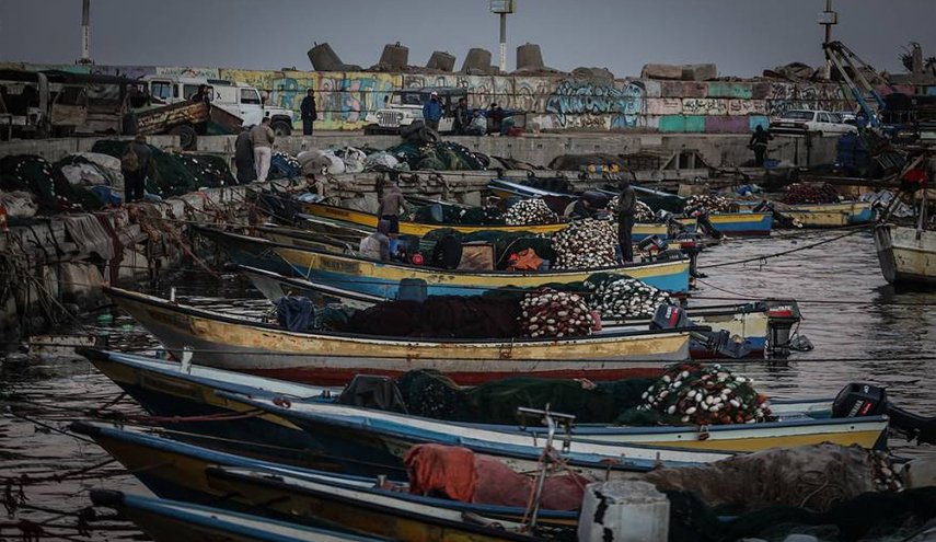الاحتلال يعتقل صيادين اثنين من بحر قطاع غزة
