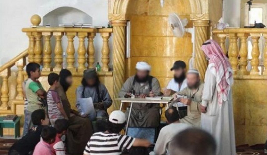 قسد تحوّل أميراً بتنظيم “داعش” إلى معلم مدرسة بالرقة!