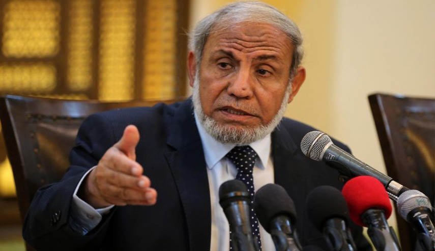 الزهار: فتح لا تملك حل التشريعي وعباس مغتصب للسلطة ينفذ صفقة القرن
   
