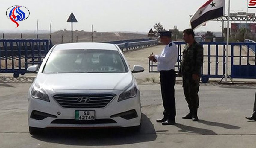 بالتزامن مع نصيب.. علم سوريا يرفرف فوق معبر القنيطرة