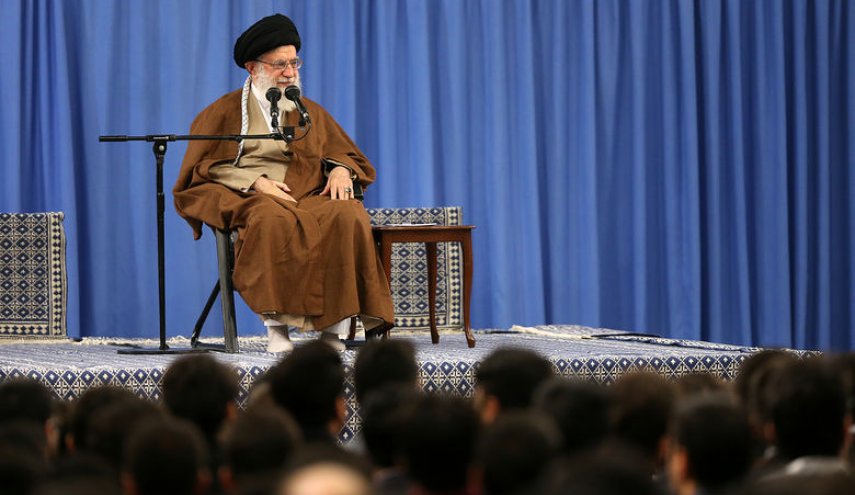 قائد الثورة : يجب تحقيق التقدم العلمي درءا للتهديدات 